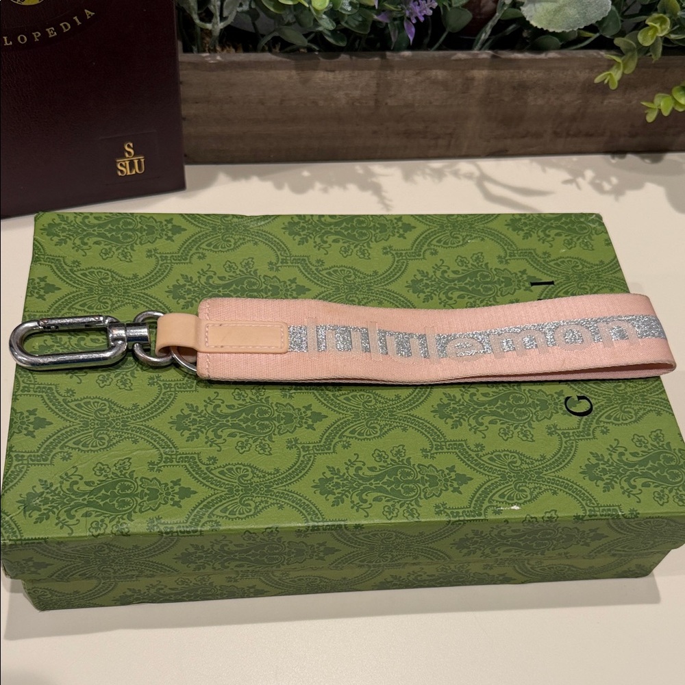 Lululemon Never Lost Keychain Wordmark - Pink Moist/Silver Glitter Logo